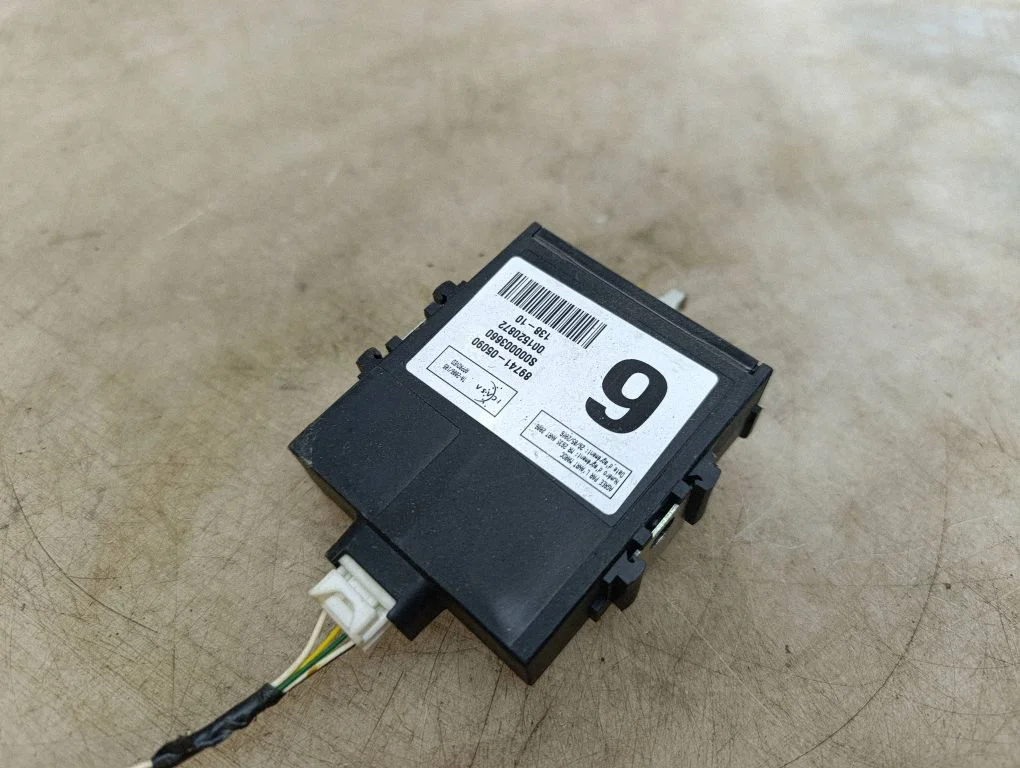 Door central lock control unit/module – Toyota Avensis T270 (2009-2012)