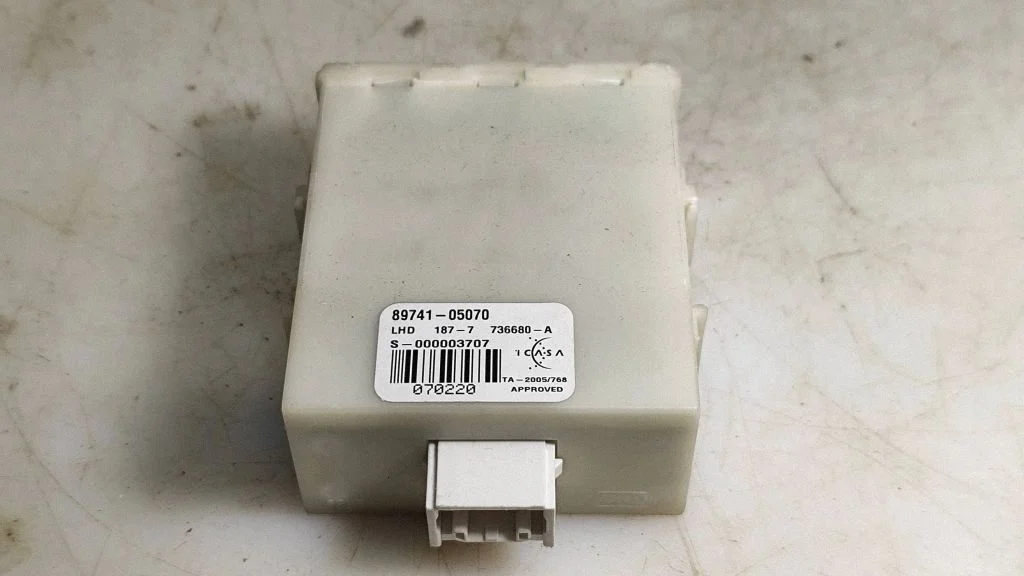 Door central lock control unit/module – Toyota Avensis T250 (2006-2009)