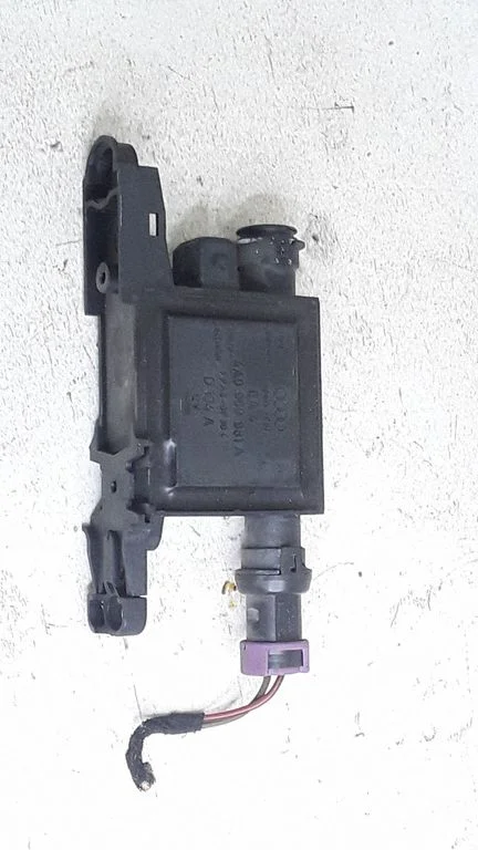 Door central lock control unit/module – Audi A4 S4 B5 8D (1994-1999)