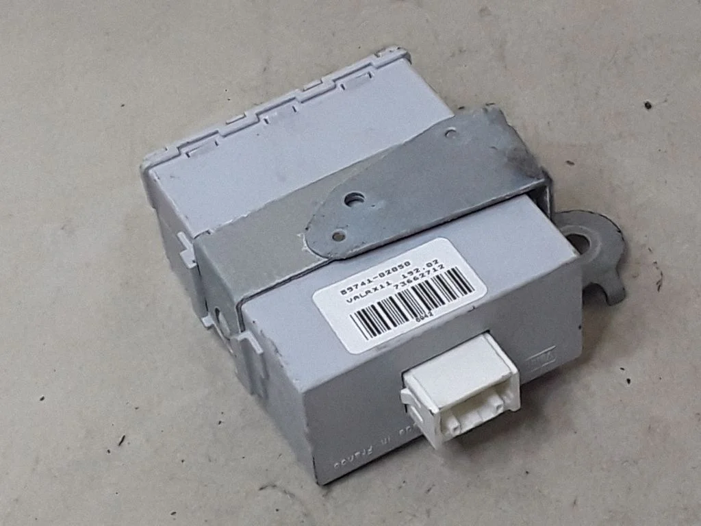 Door central lock control unit/module – Toyota Matrix (E130) (2001-2008)