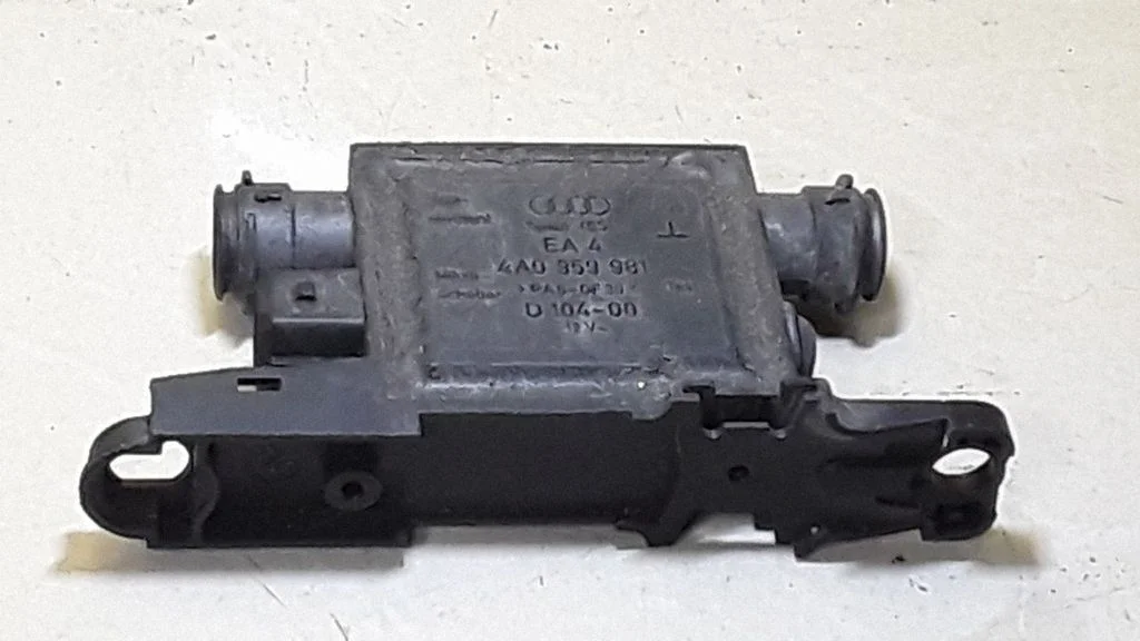 Door central lock control unit/module – Audi A4 S4 B5 8D (1994-1999)