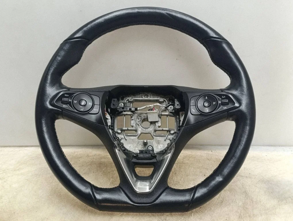 Steering wheel 39196700
