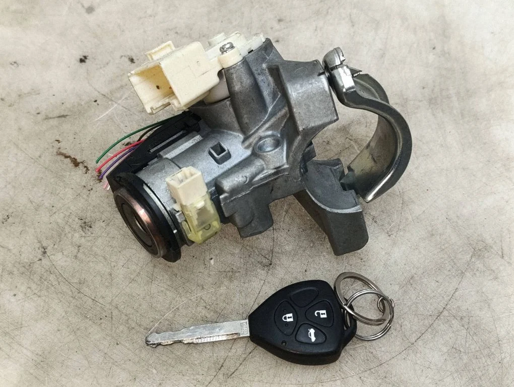 Süütelukk – Toyota Avensis T270 (2009-2012)