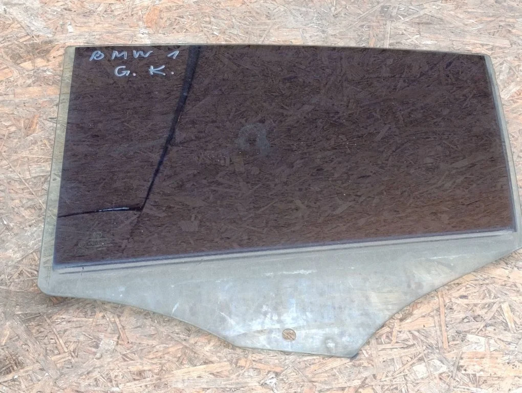 Rear door window glass 43R001583