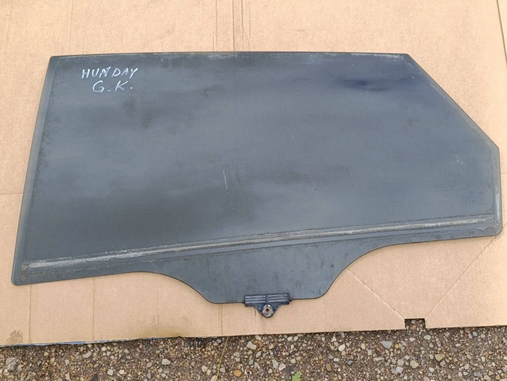 Rear door window glass DOT748AS3M355