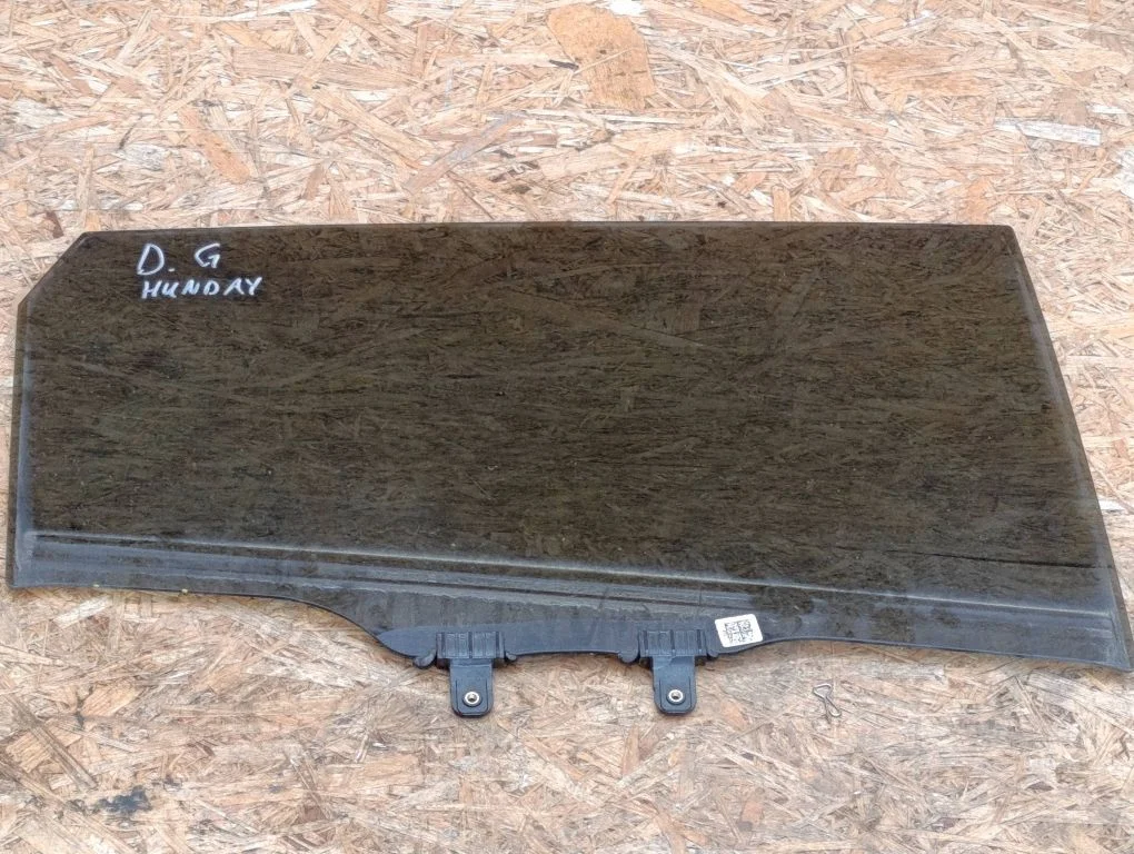 Rear door window glass 43R010195