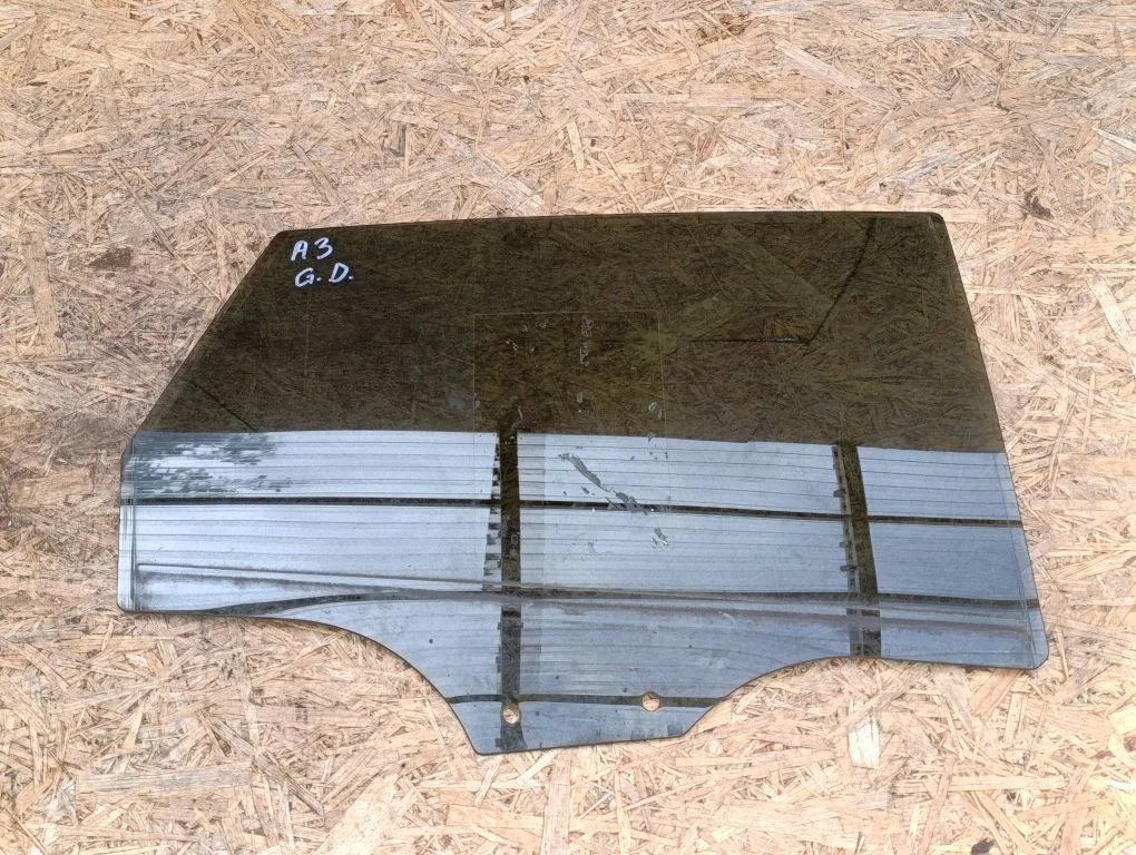 Rear door window glass 43R000177