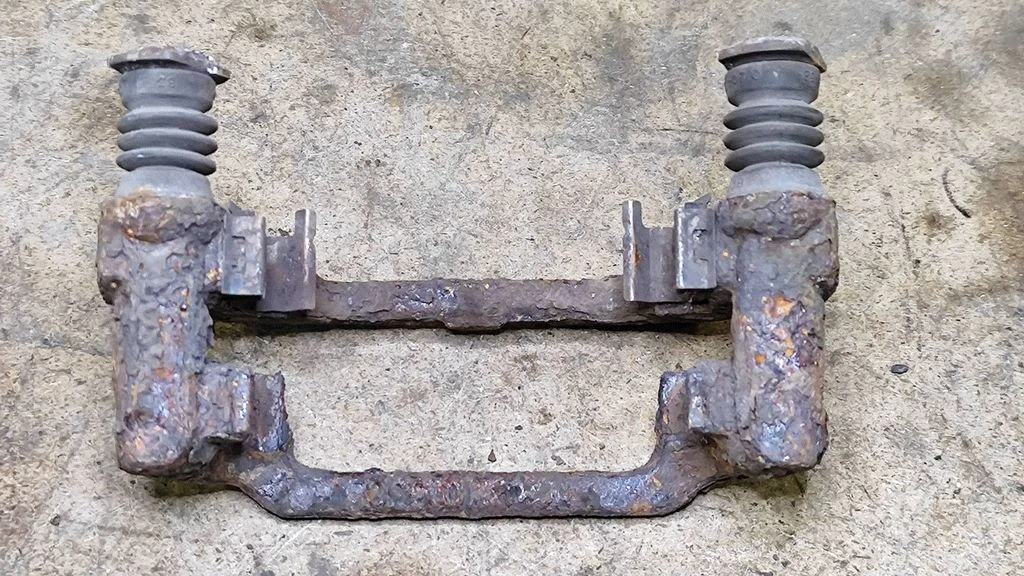 Brake caliper pad carrier rear – Toyota Avensis T250 (2006-2009)