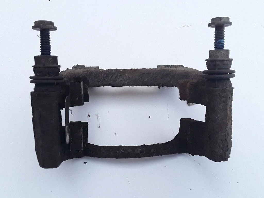 Brake caliper pad carrier rear