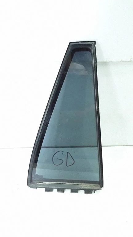 Rear vent window glass – Toyota Matrix (E130) (2001-2008)