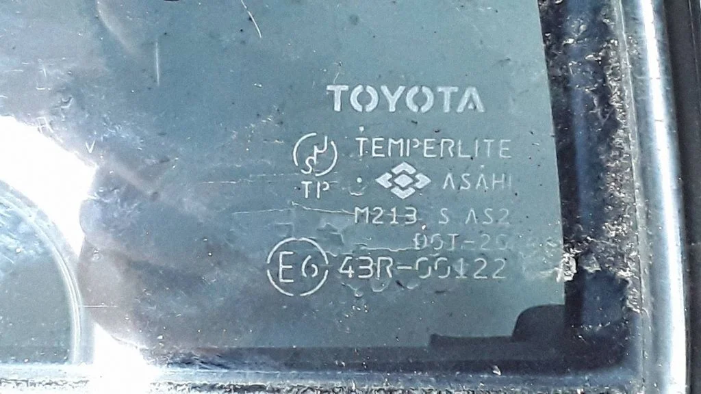 Rear vent window glass – Toyota Matrix (E130) (2001-2008)