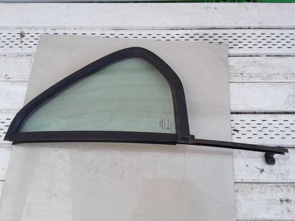 Rear vent window glass – Opel Frontera B (1998-2004)
