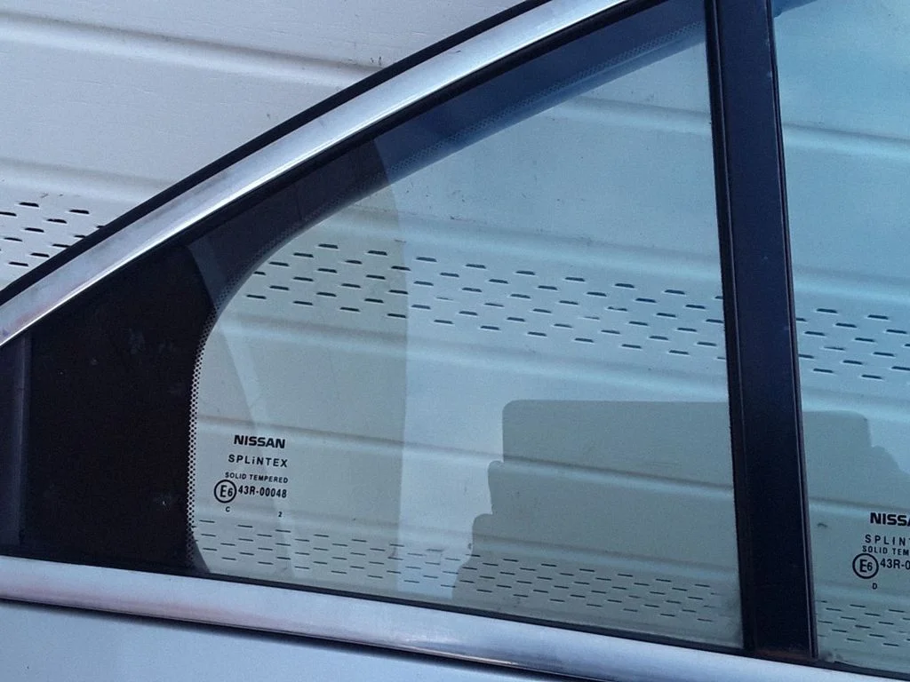 Rear vent window glass 43R00048