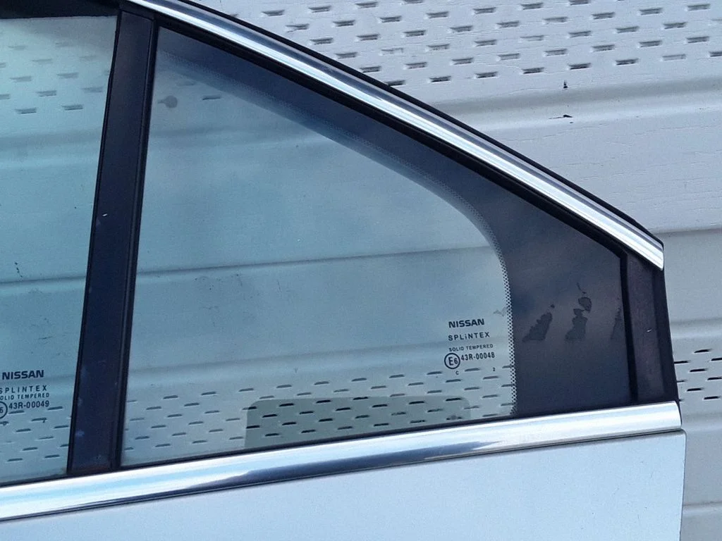 Rear vent window glass 43R00048