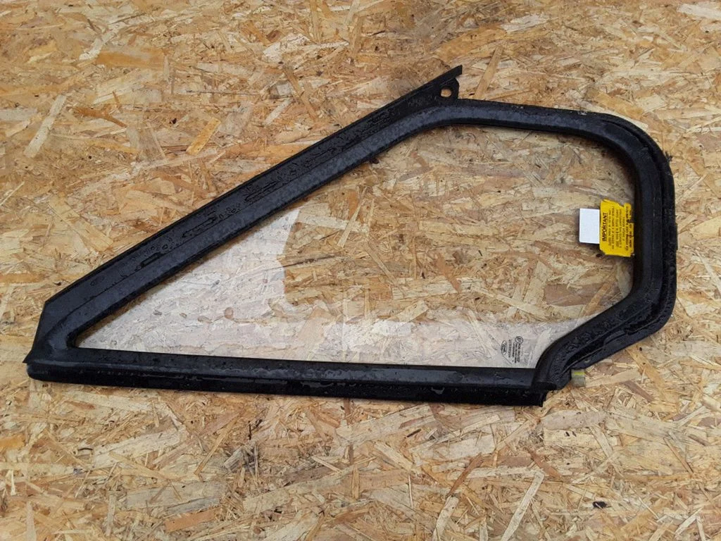 Front door vent window glass four-door – Ford Transit (2000-2006)