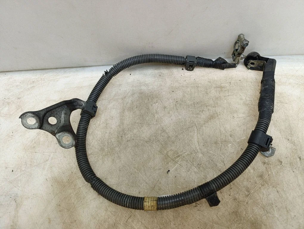 Positive cable (battery) – Lexus IS 220D-250-350 (2006-2013)