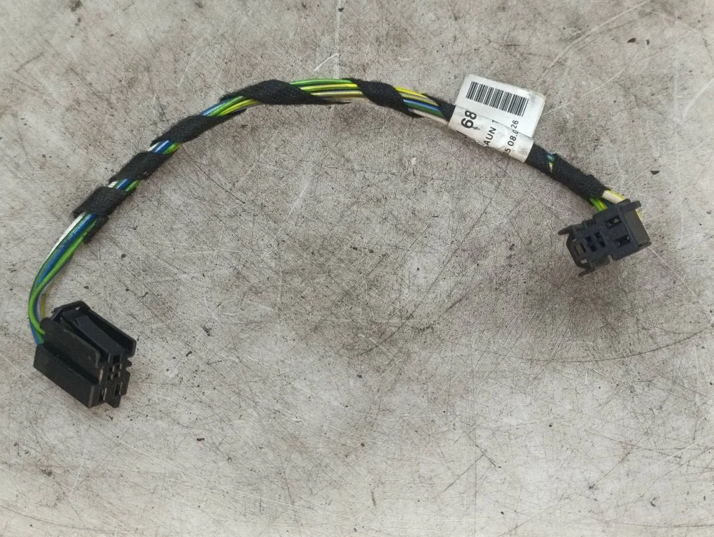 Esiukse juhtmestik 4F0971687A