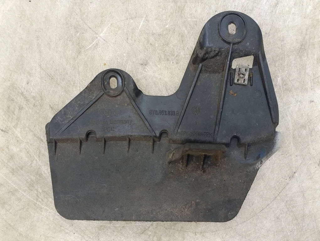 Aizmugurējais dubļusargs 8Y0853833B