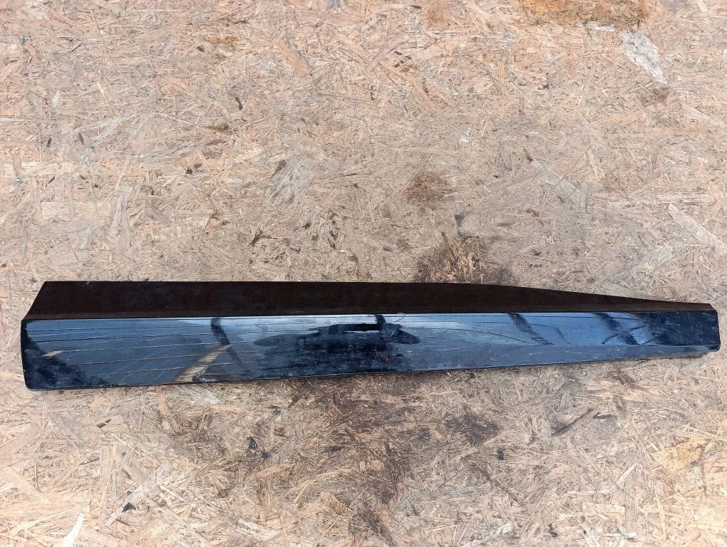 Front door trim (molding) LJ8BR20848