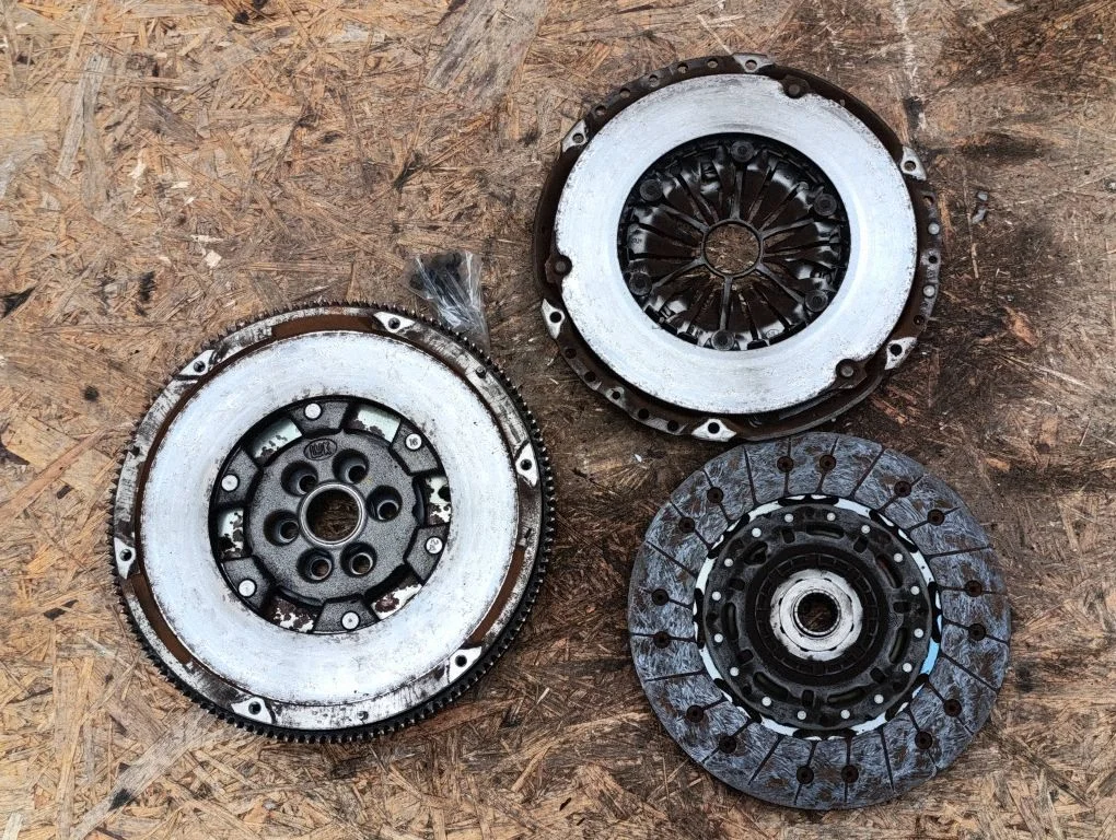 Dual mass flywheel – Volkswagen Jetta VI (2011-2018)