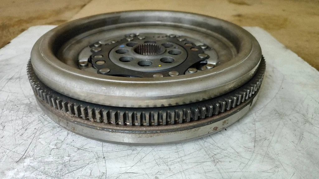 Dual mass flywheel 609051