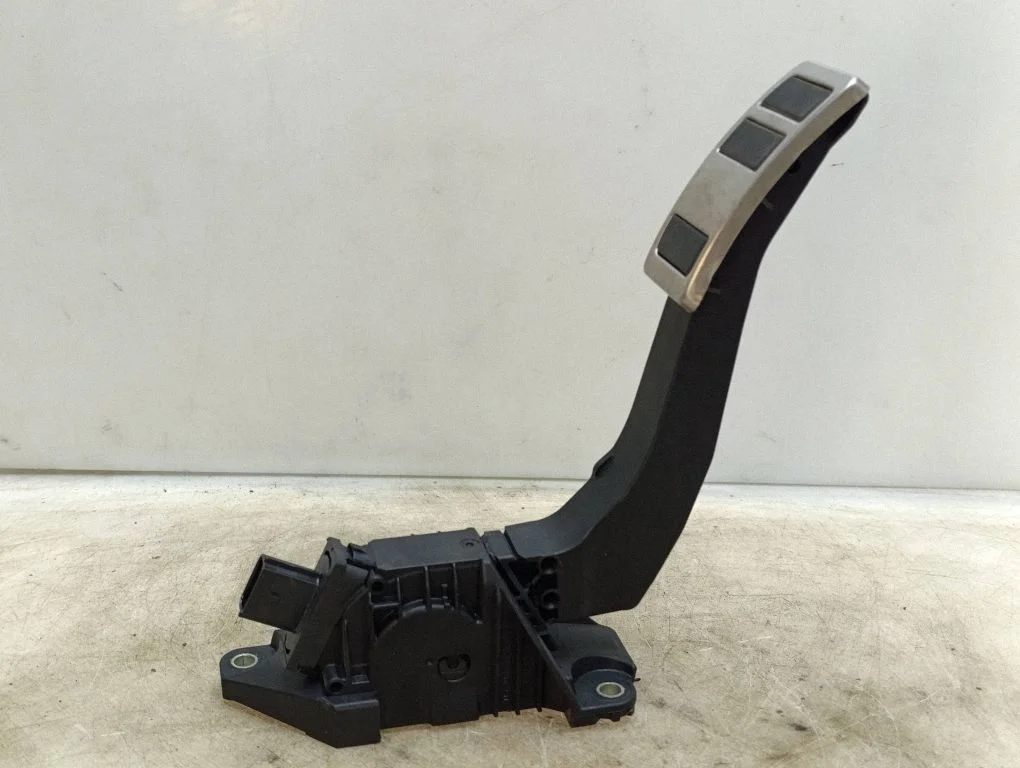 Accelerator throttle pedal LJ9C9F836CB