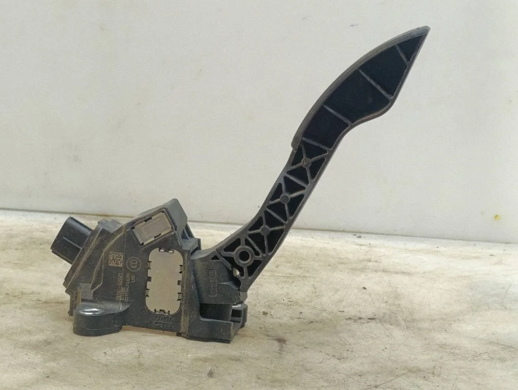 Accelerator throttle pedal 7811002021