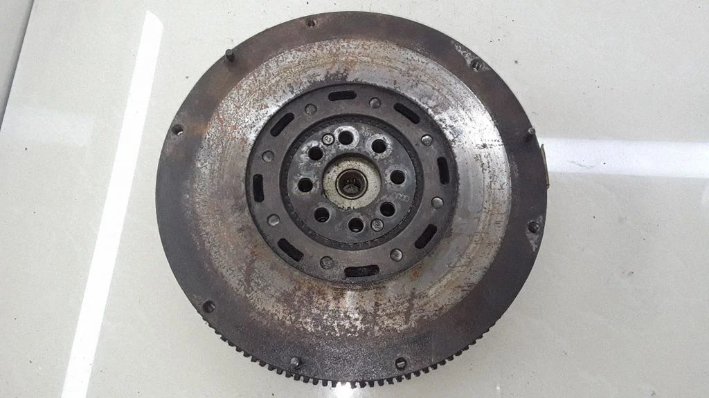 Dual mass flywheel 09908