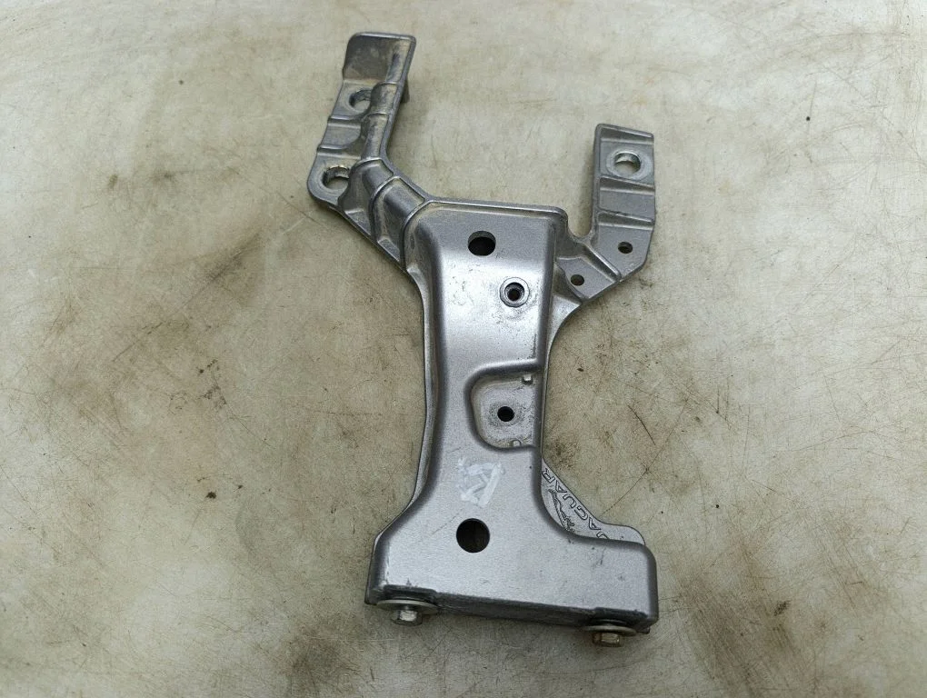 Radiator support slam panel bracket – Jaguar F-Pace (2016-)