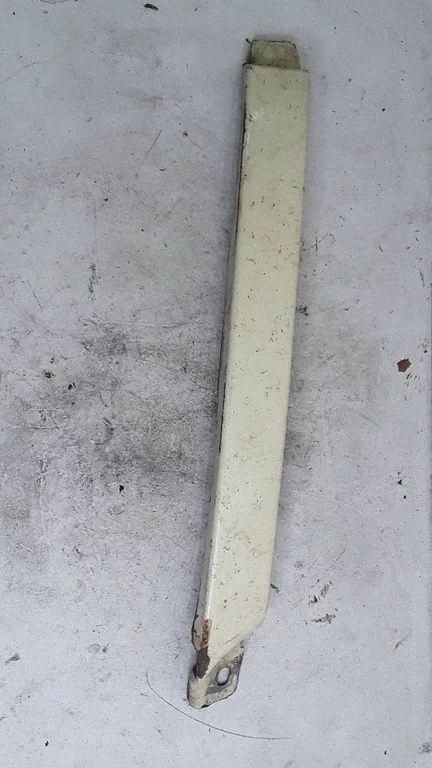 Under headlight/headlamp trim – Audi A6 S6 C4 4A (1994-1997)