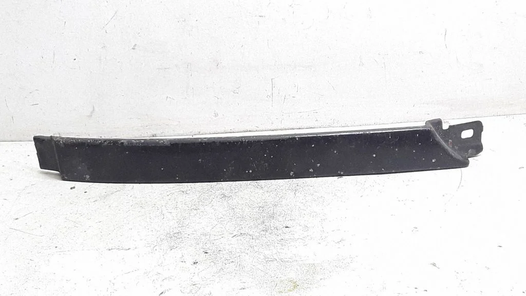 Under headlight/headlamp trim – Audi A6 S6 C4 4A (1994-1997)