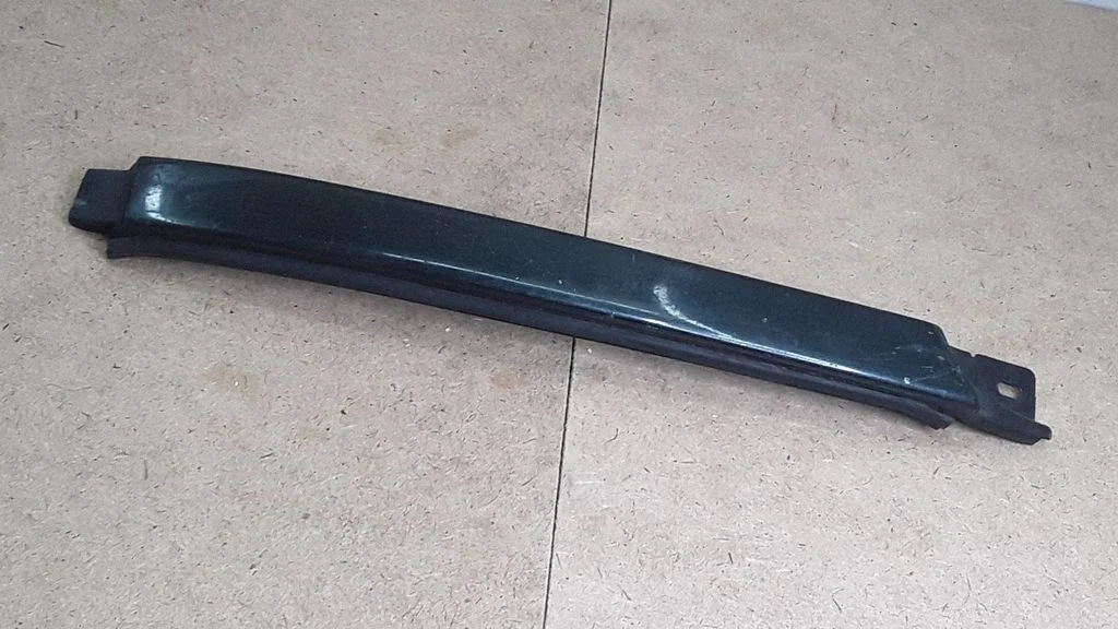Under headlight/headlamp trim – Audi 100 S4 C4 (1990-1995)