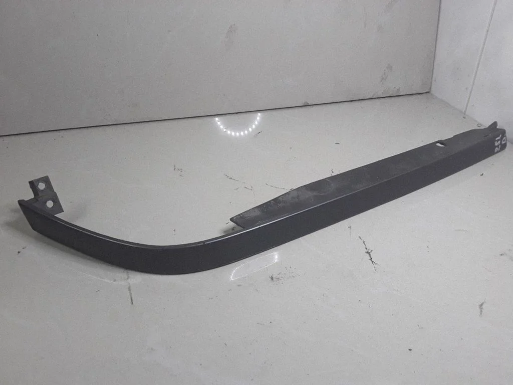 Under headlight/headlamp trim – Mercedes-Benz C-Class AMG W202 (1993-2000)
