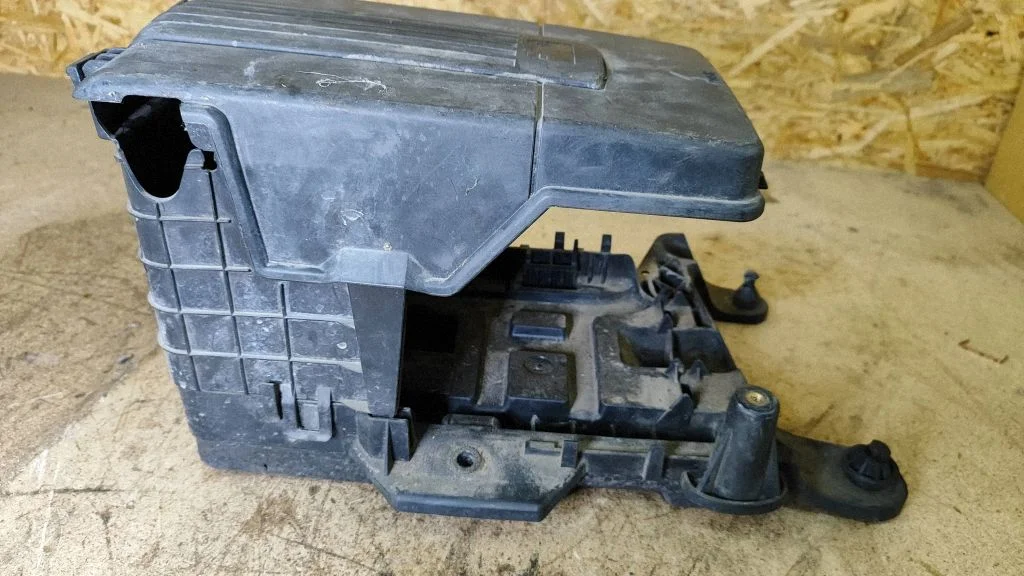 Aku kast – Volkswagen Passat CC (2008-2016)