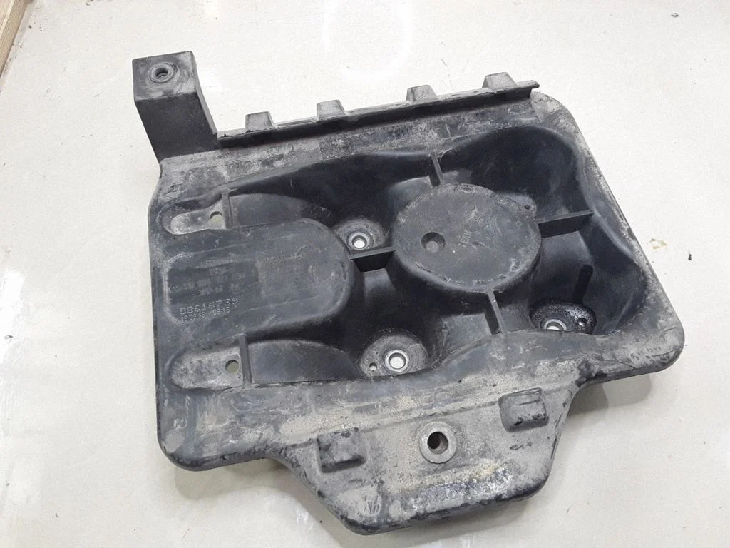 Battery tray – Audi A3 S3 8L (1996-2003)