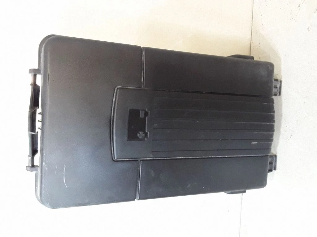 Battery box tray cover/lid – Volkswagen Passat B5.5 (2001-2005)