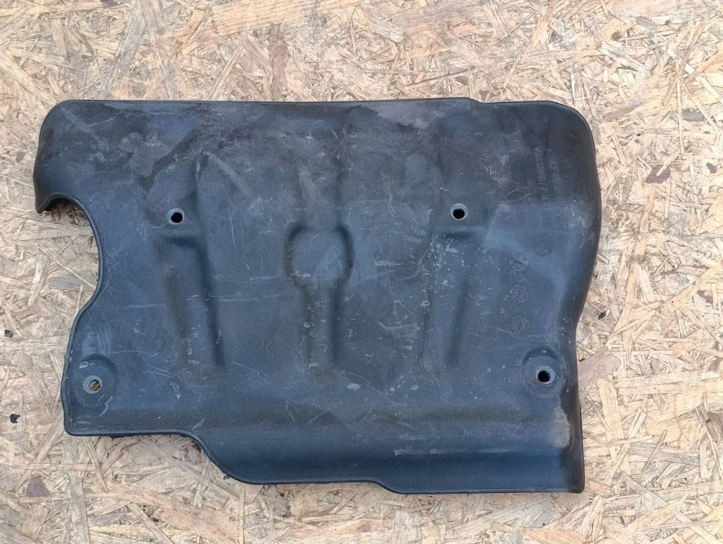 Other engine bay part 04627315AD
