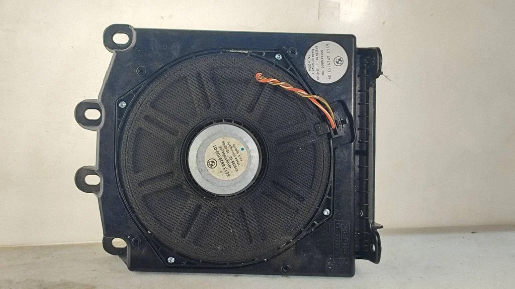 Subwoofer speaker – BMW 5 Series E60 E61 (2004-2010)