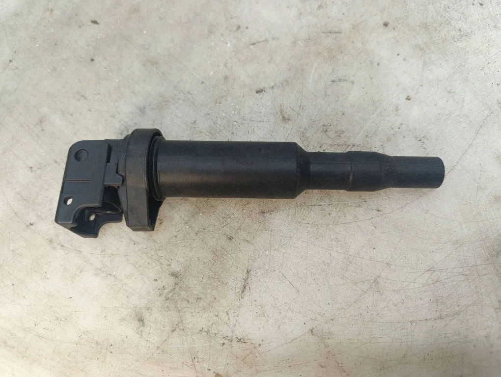 High voltage ignition coil