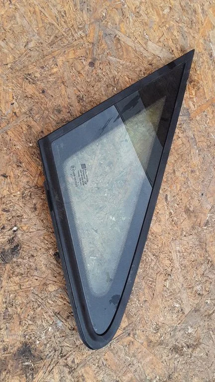 Kolmnurkne klaas kere esiosas – Opel Zafira A (1999-2005)