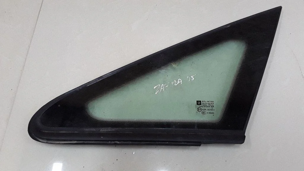 Kolmnurkne klaas kere esiosas – Opel Zafira B (2005-2014)
