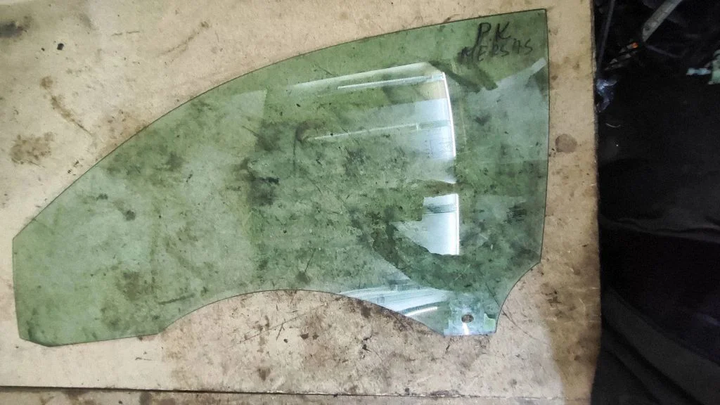 Front door window/glass (coupe) – Mercedes-Benz CLK-Class A209 C209 (2002-2009)