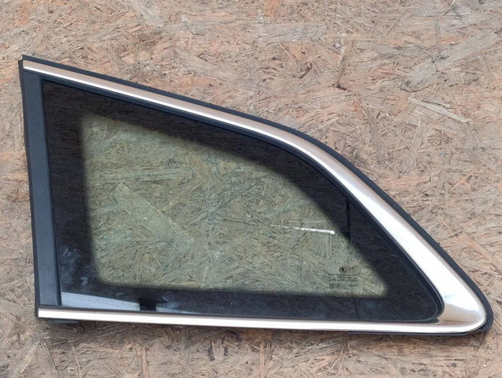 Rear side window 43R01351