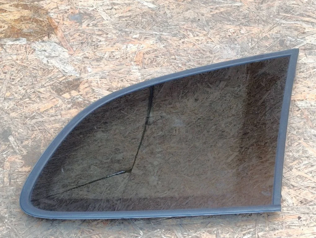 Rear side window 878202B000