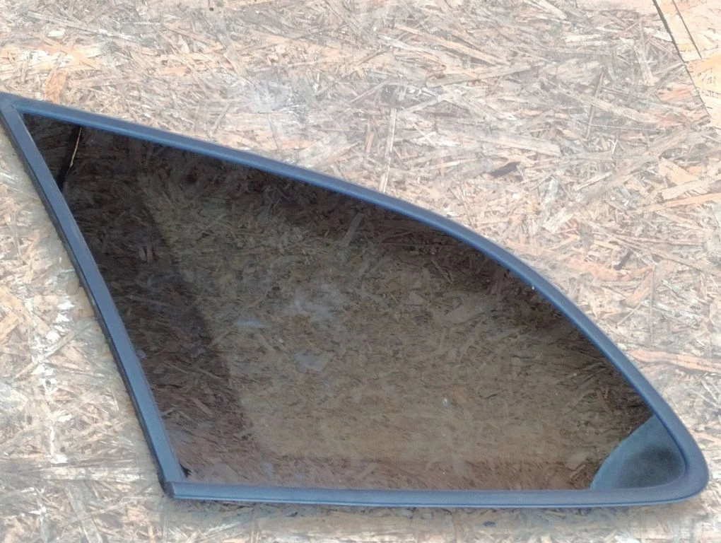 Rear side window 878102B000