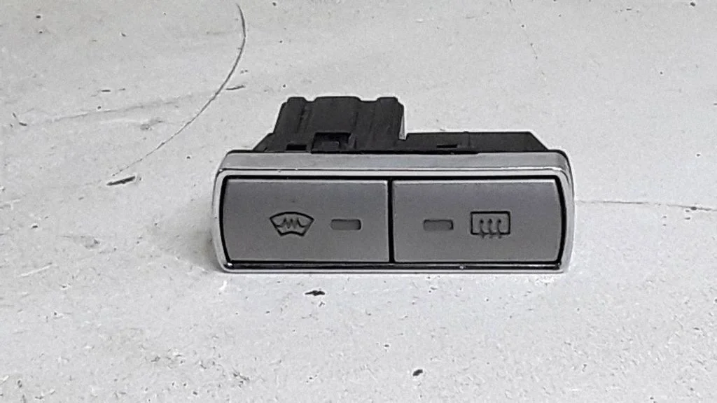 Przełącznik ogrzewania szyby – Ford Mondeo MK IV (2007-2014)