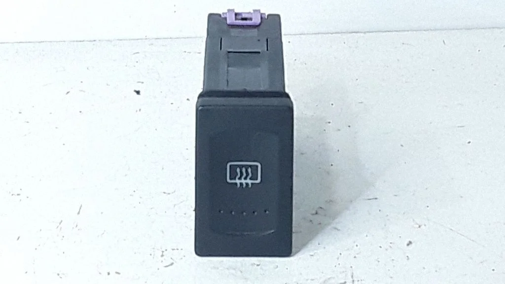Przełącznik ogrzewania szyby – Volkswagen Passat B5.5 (2001-2005)
