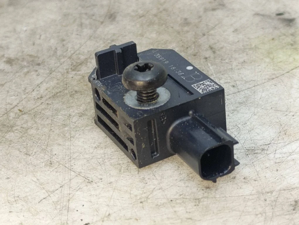 Airbag deployment crash/impact sensor 13504470