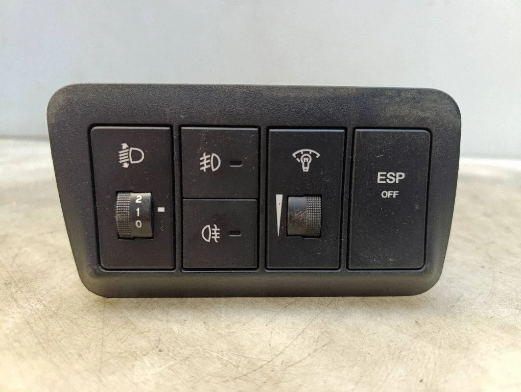 Headlight level height control switch – Hyundai Santa Fe (2006-2012)