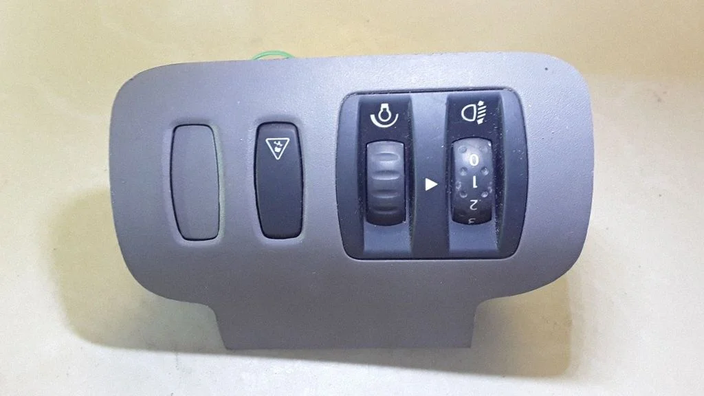 Headlight level height control switch – Renault Scenic II - Grand scenic II (2006-2009)